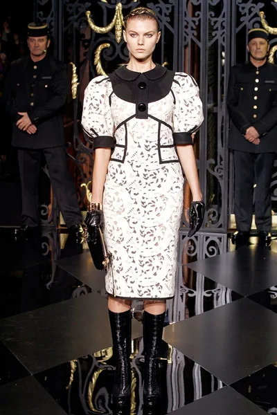 Look 64